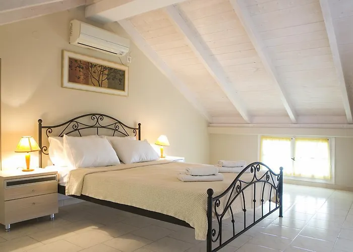 Irena Studios & Apartments Svoronata