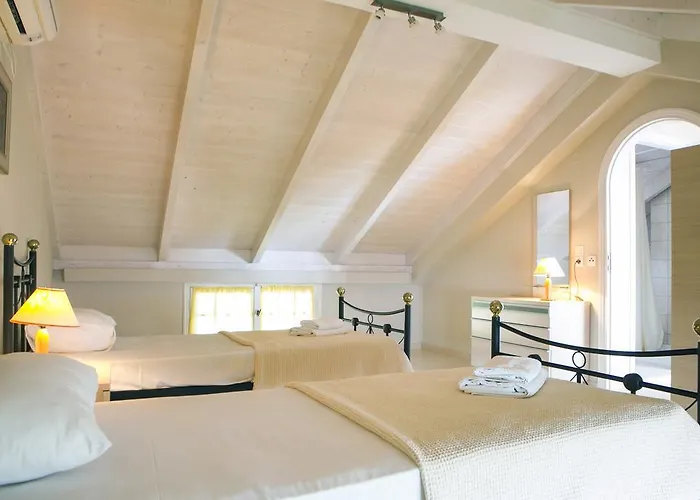 Irena Studios & Apartments Svoronata