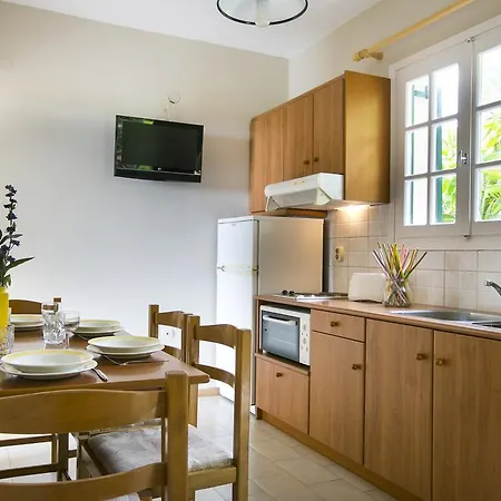 アパート Irena & *